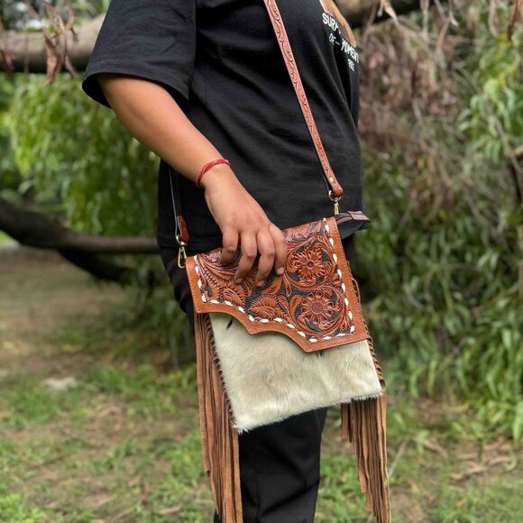 Women Hair On Tooled Bag with Western Fringe & Detachable Crossbody Strap - Picture 3 of 7